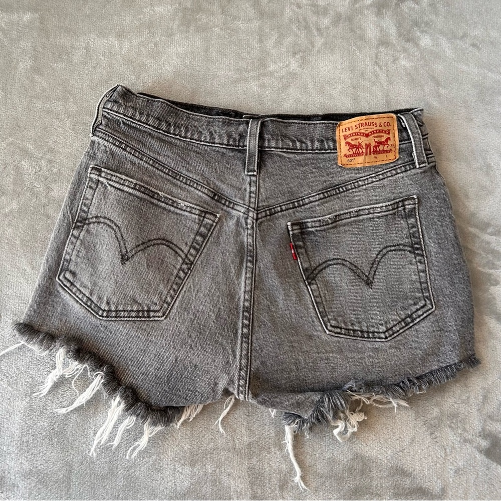Levi's 501 high-rise cut-off raw hem denim shorts Womens 28 faded black Western